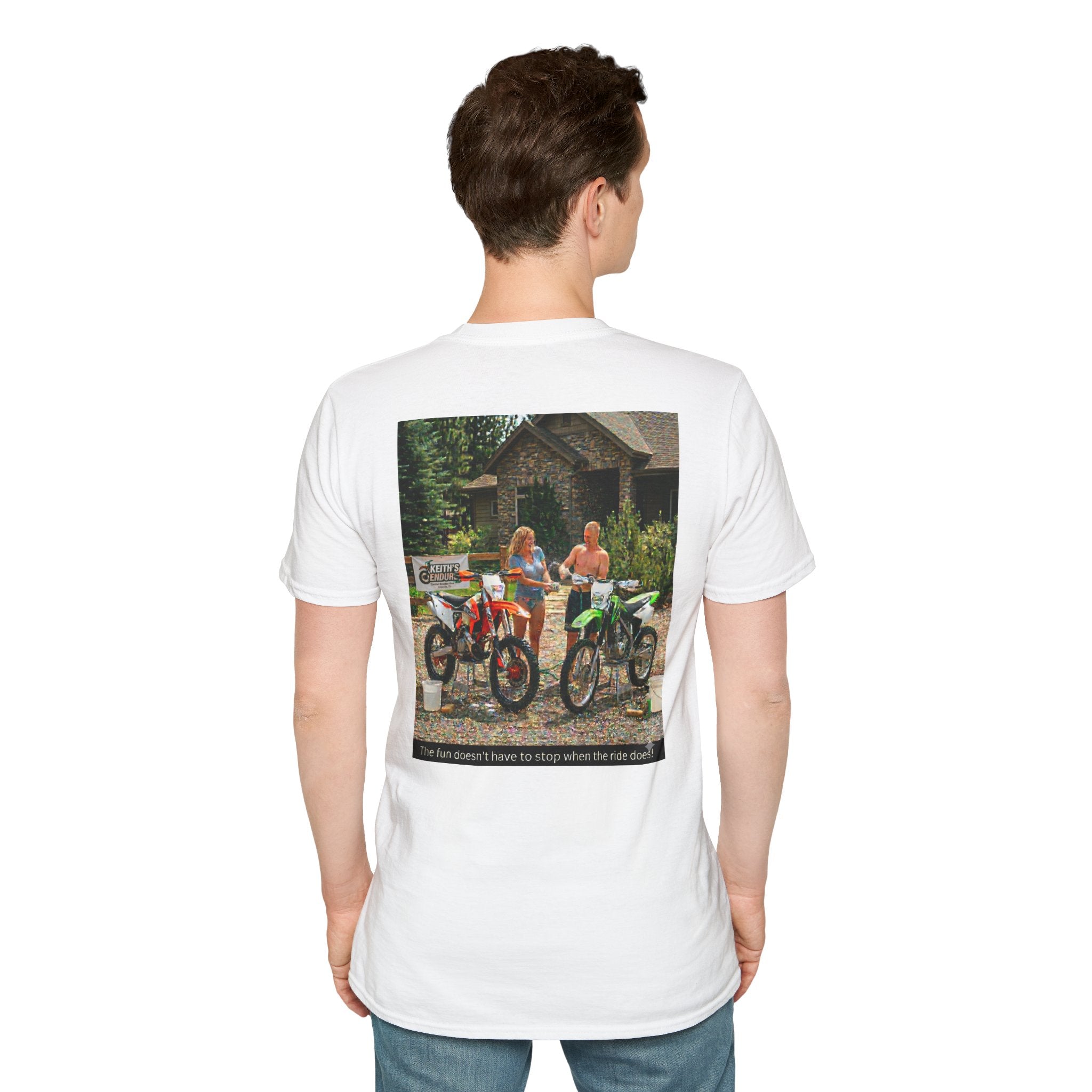 Water fight Graphic Dirt bike T-Shirt — Washing dirt bikes after the ride having a water fight.