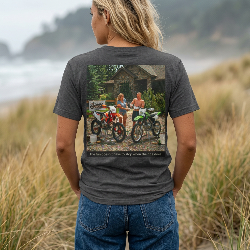 Water fight Graphic Dirt bike T-Shirt — Washing dirt bikes after the ride having a water fight.