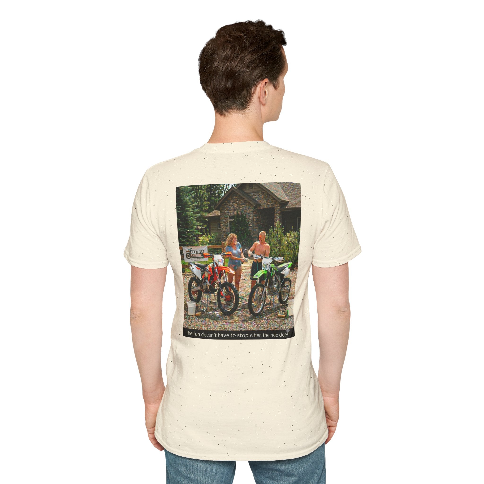 Water fight Graphic Dirt bike T-Shirt — Washing dirt bikes after the ride having a water fight.